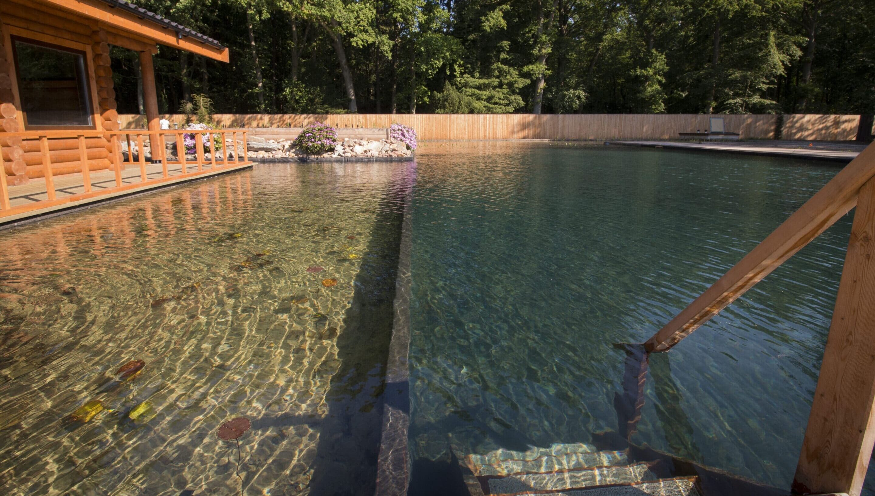 Bosch Beton - Keerwanden rondom buitenzwemvijver van Sauna Soesterberg