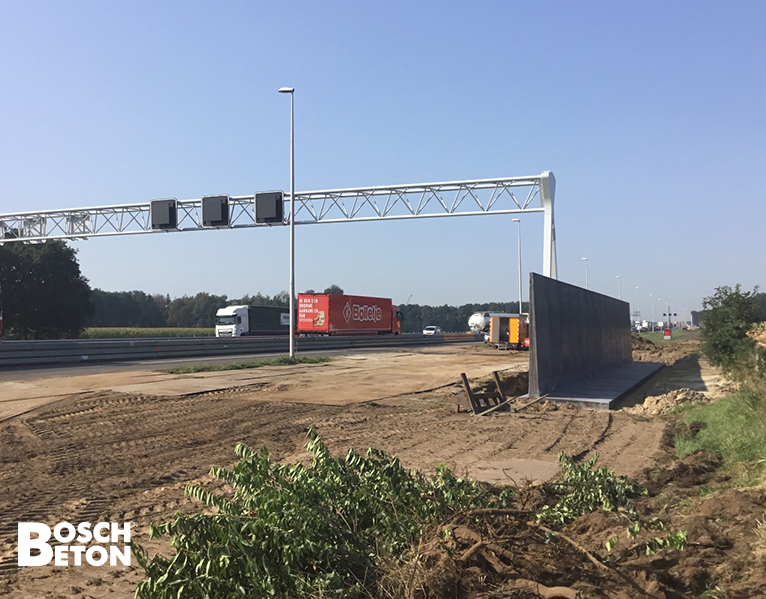 Bosch Beton - Keerwanden in antraciet kleur langs de A1