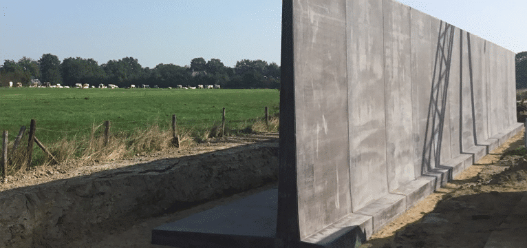 Bosch Beton - Keerwanden in antraciet kleur langs de A1