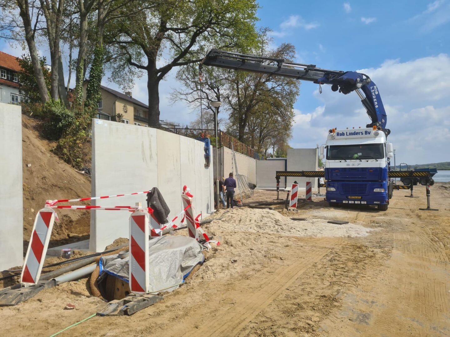 Bosch Beton - Hoogteverschil opgelost met keerwanden in Kessel nabij het veer (Limburg)