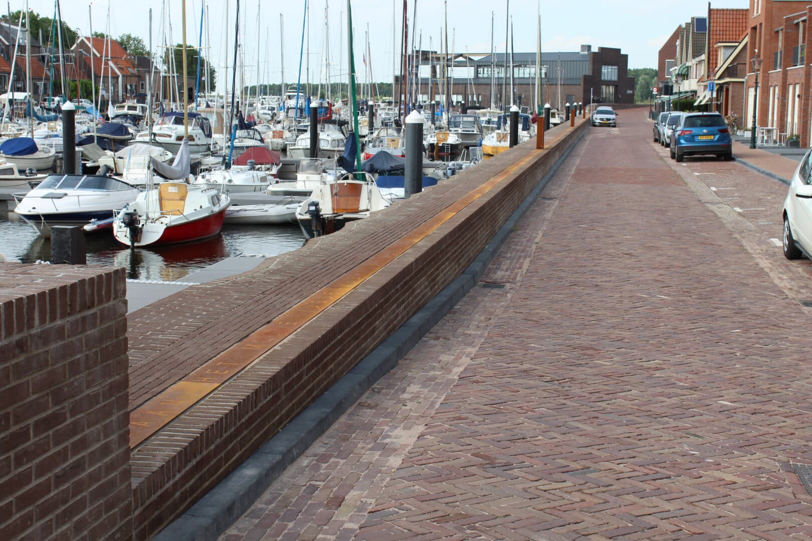 Bosch Beton - 330 meter lange zelfsluitende waterkering in Spakenburg