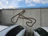 Bosch Beton - Keerwanden met kunst als grondkering bij circuit Zandvoort