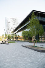 Bosch Beton - Maatwerk antraciet keerwanden bij TU Delft