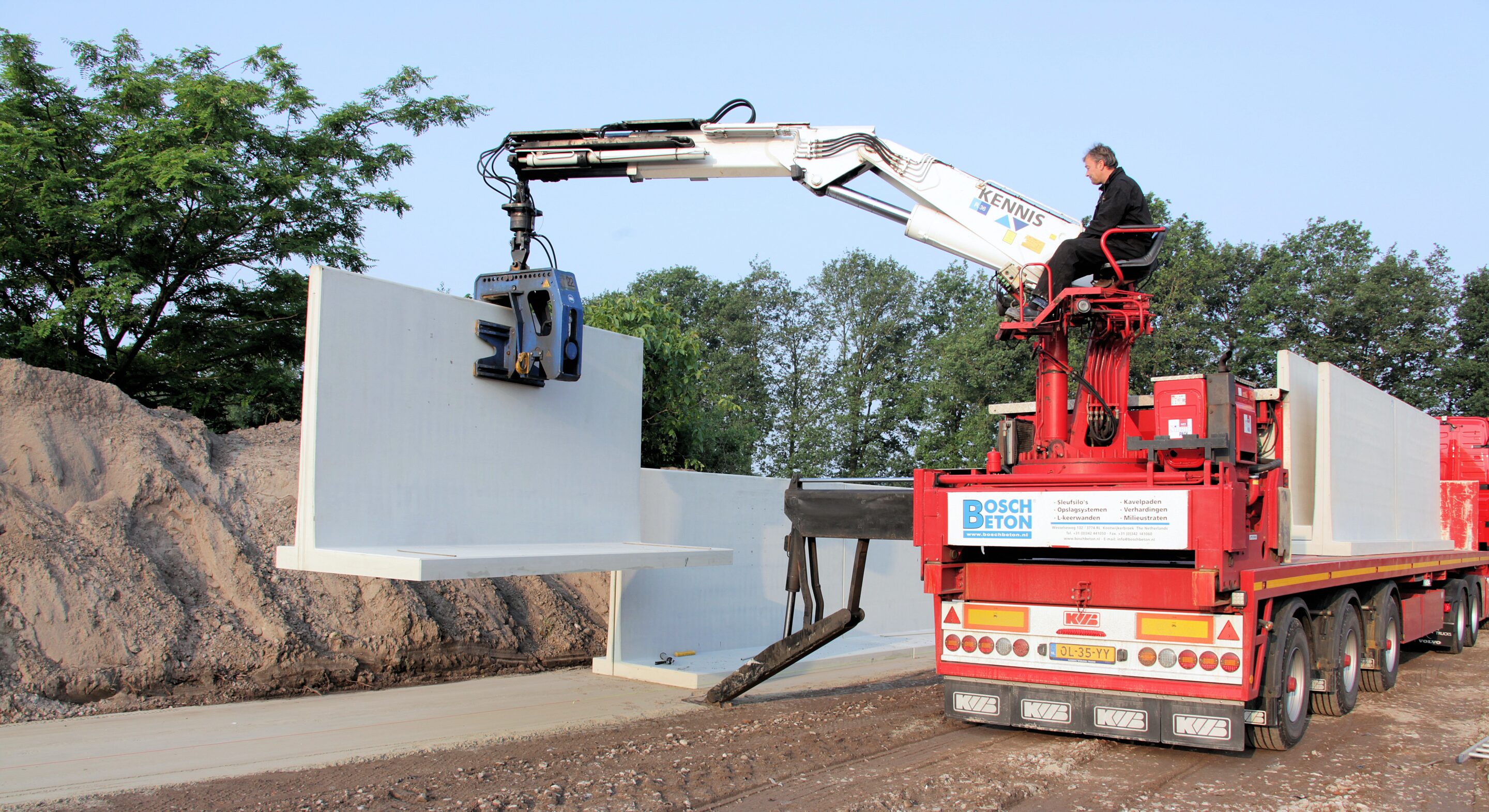 Bosch Beton - Keerwanden plaatsen vanaf vrachtwagen