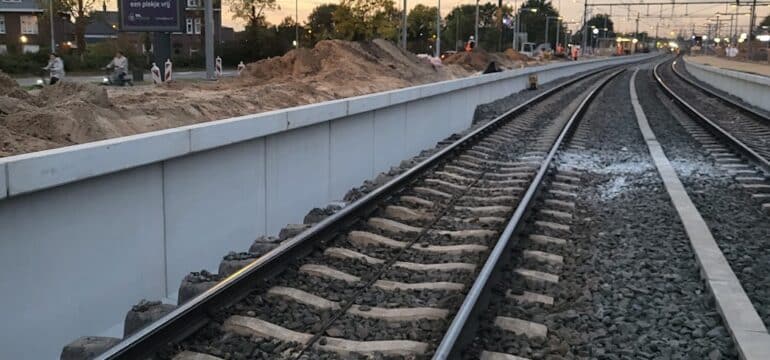 Bosch Beton - Eerste cementloos geproduceerde perronwanden voor veldtest geplaatst op station Blerick