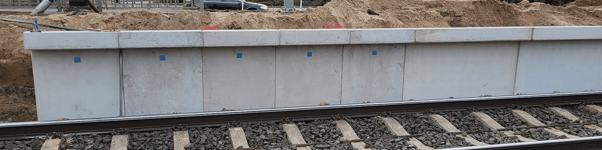 Bosch Beton - Eerste cementloos geproduceerde perronwanden voor veldtest geplaatst op station Blerick