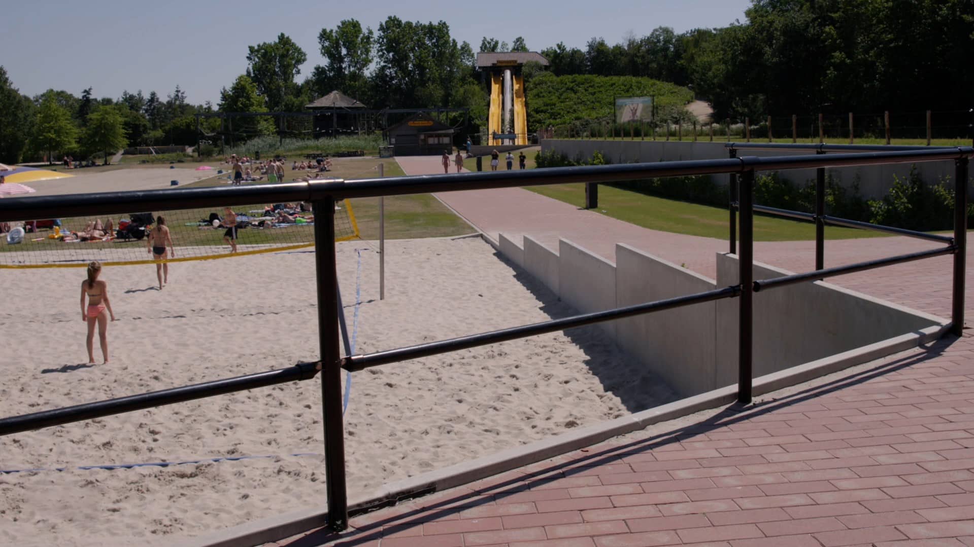 Bosch Beton - Keerwanden als afscheiding en geluidsscherm op recreatiepark BillyBird in Volkel