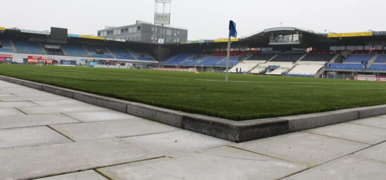 Bosch Beton - Keerwanden verhogen kunstgrasveld van PEC Zwolle